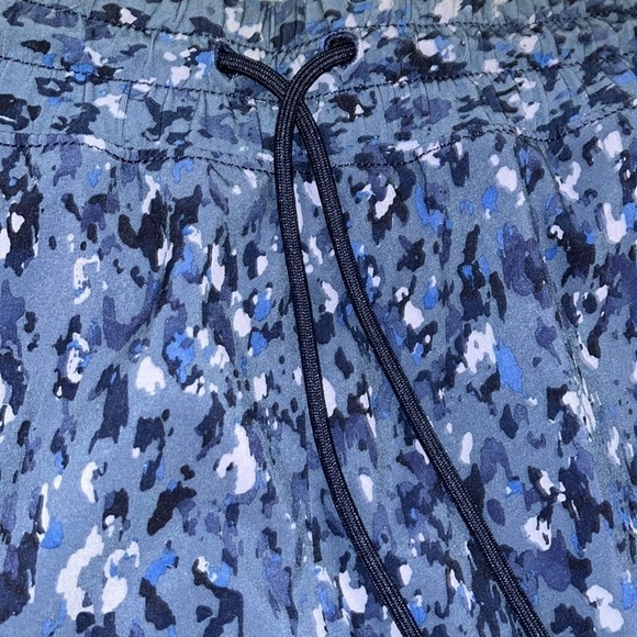 Athleta Avenue Wide Leg Crop Pants in blue camo - size 8 - Picture 8 of 14